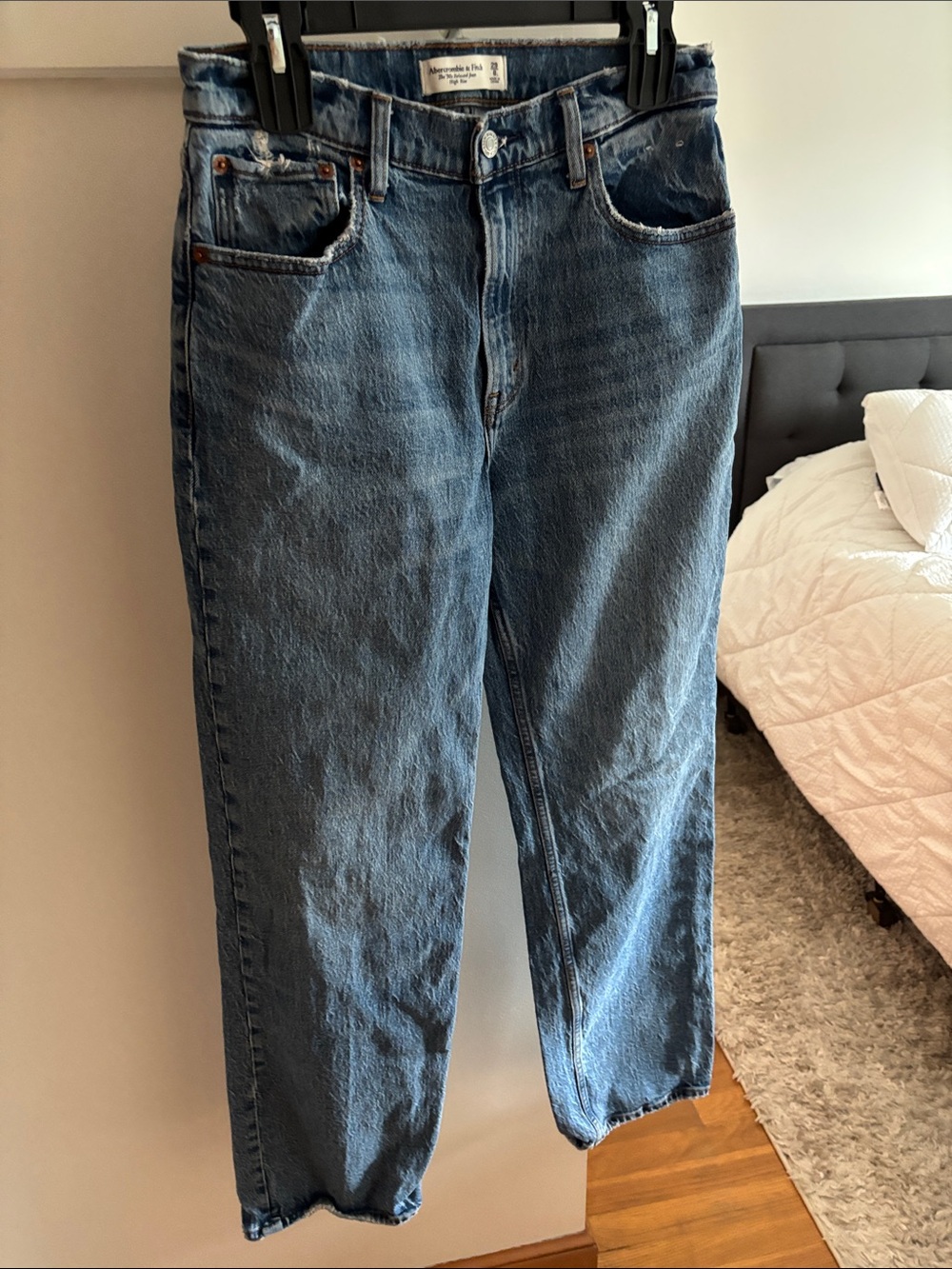 Abercrombie & Fitch Women’s Straight-Leg Blue Jeans, size 8L (29 see tag)